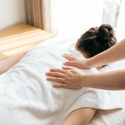 Tradisional massage panggilan 24 jam jogja oleh terapis kind massage.